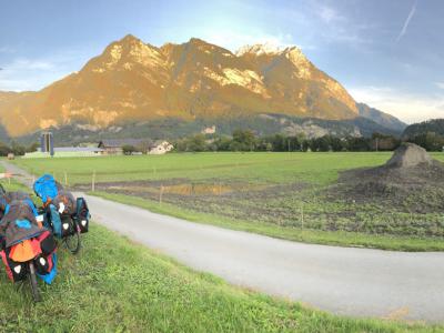 Campen auf dem Bauernhof mit Blick